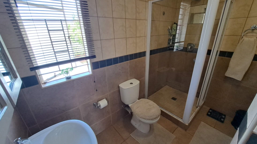 2 Bedroom Property for Sale in Langenhovenpark Free State